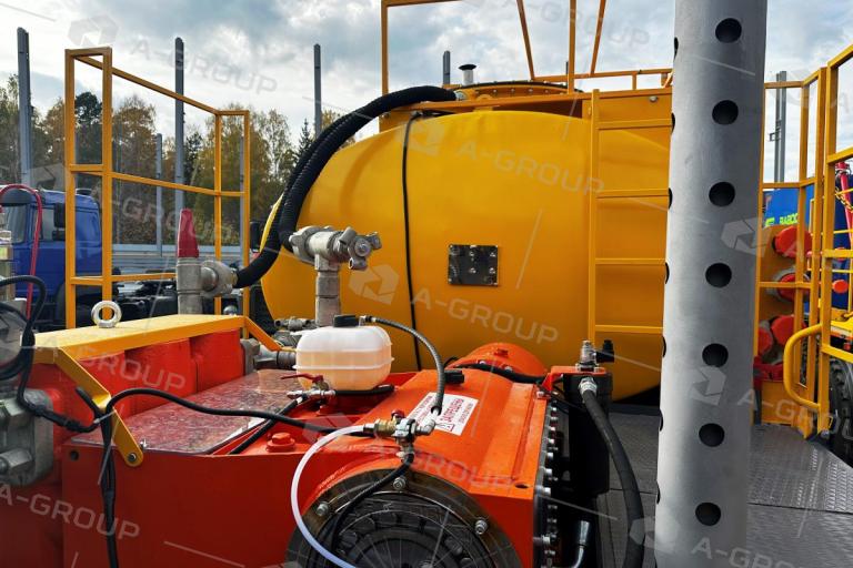 Агрегат для кислотной обработки скважин на шасси Урал 4320-82